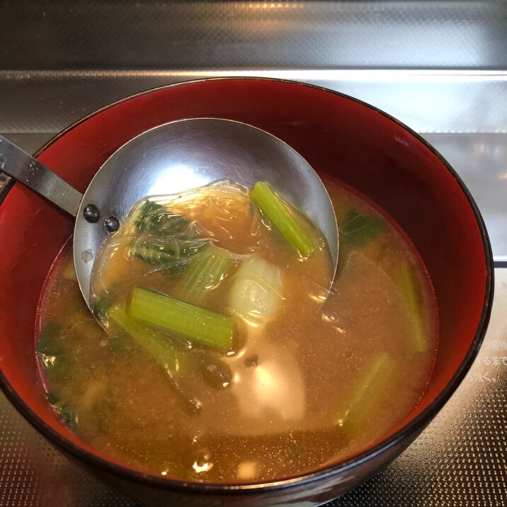 ヘルシー♪小松菜と油揚げと春雨の味噌汁^_^